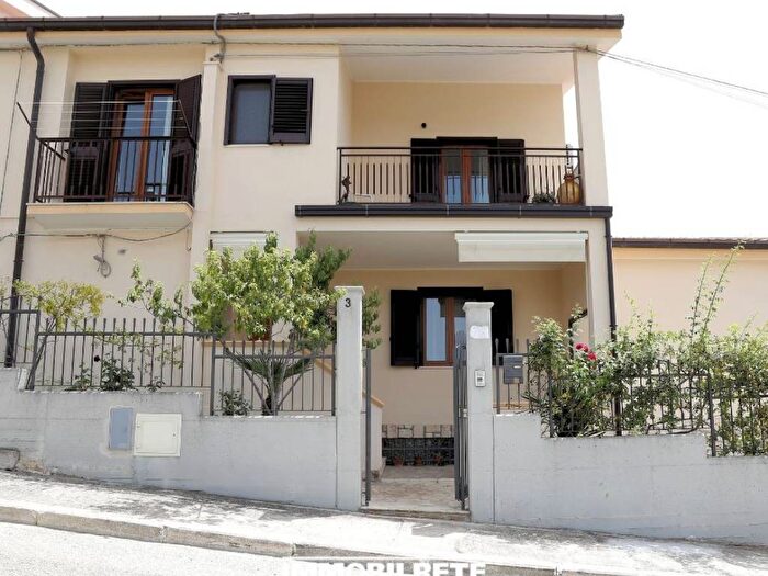 Appartamento quadrilocale in affitto in Via Raul Papini, Centro, Matera