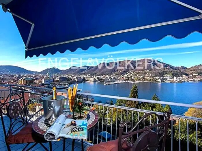 Appartamento trilocale in vendita in Via Torno, Como