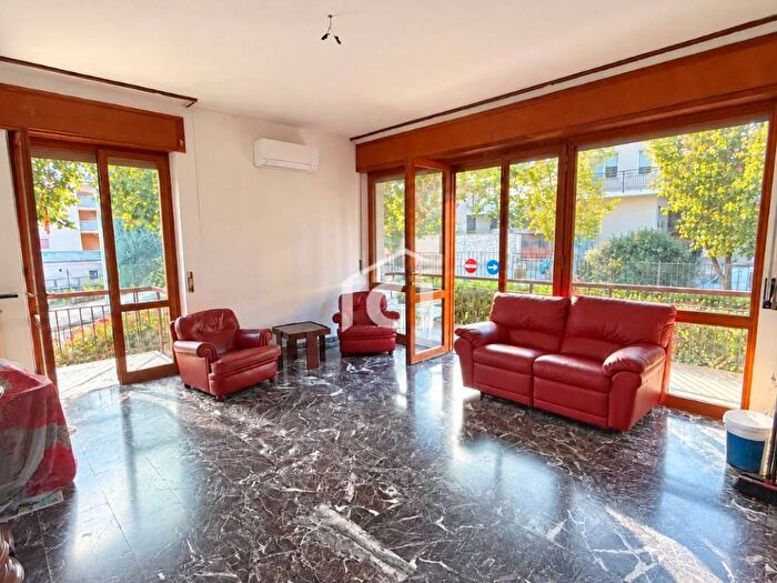 Appartamento con 5 locali in affitto in Via Guglielmo Marconi, Centro, Sant'Ambrogio di Valpolicella
