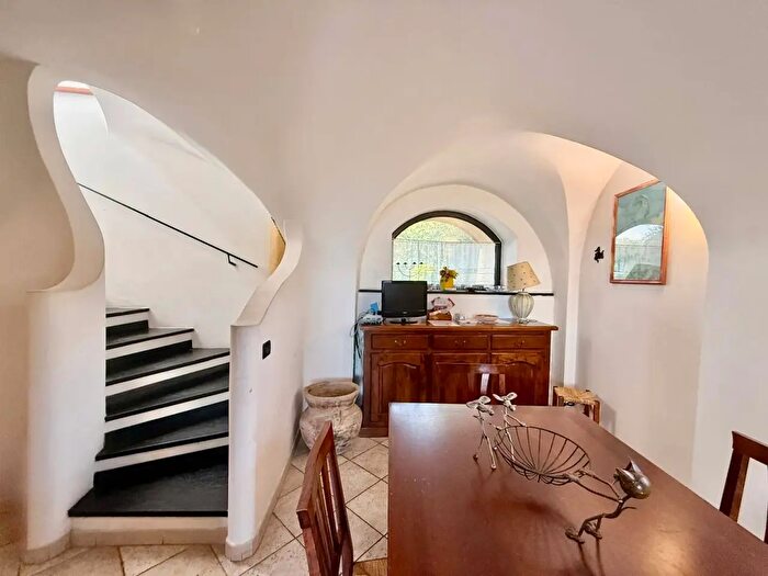 Casa con 8 locali in vendita in Via San Bernardo, Vado Ligure