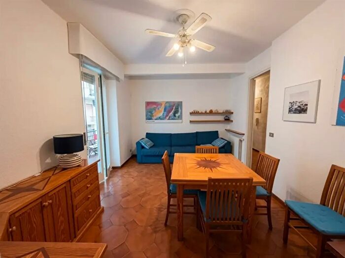 Appartamento quadrilocale in vendita in Via Genova Bocchi Bianchi, Alassio