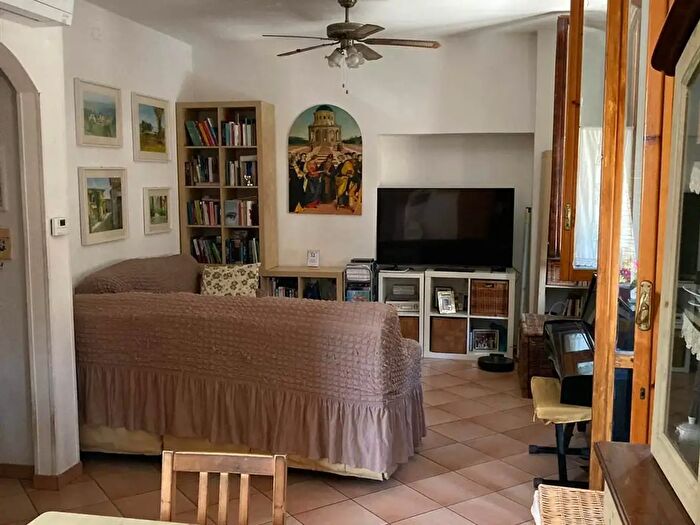 Appartamento con 6 locali in vendita in Via Mura Augustee, Fano