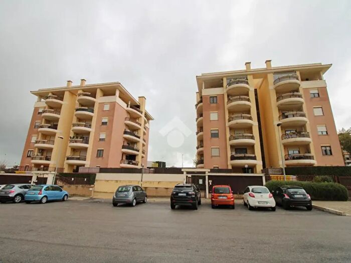 Appartamento bilocale in vendita in Via Luigi Federico Menabrea, Pomezia