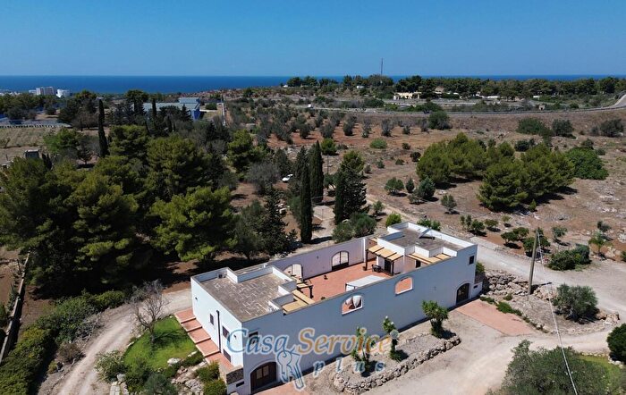 Casa con 8 locali in vendita in Via Contrada Mauri, Sannicola