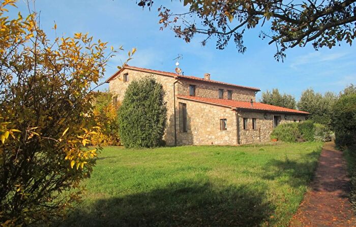 Casa con 15 locali in vendita in Volterra