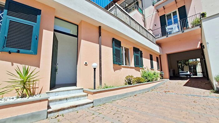 Appartamento quadrilocale in vendita in Via dei Mille, Albenga