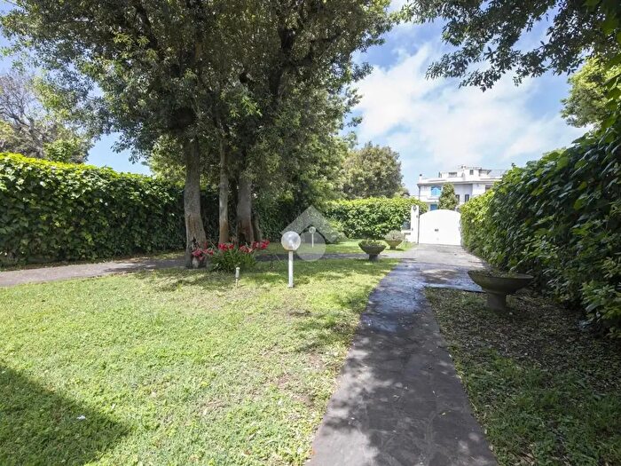 Casa con 5 locali in vendita in Via Fiorenzuola di Focara, Fiumicino