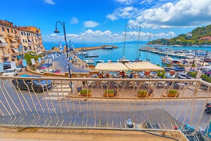 Appartamento quadrilocale in vendita in Via Barellai, Monte Argentario