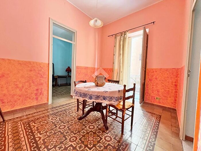 Appartamento con 5 locali in vendita in Via Vincenzo Mortillaro, Palermo