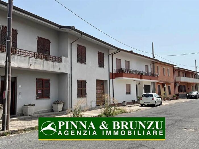 Appartamento con 6 locali in vendita in Via Roma, Abbasanta