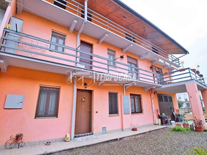 Casa con 5 locali in vendita in Recetto