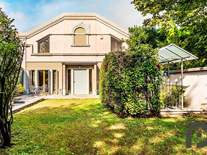 Casa con 6 locali in affitto in Piazzale dello Sport, San Siro, Milano