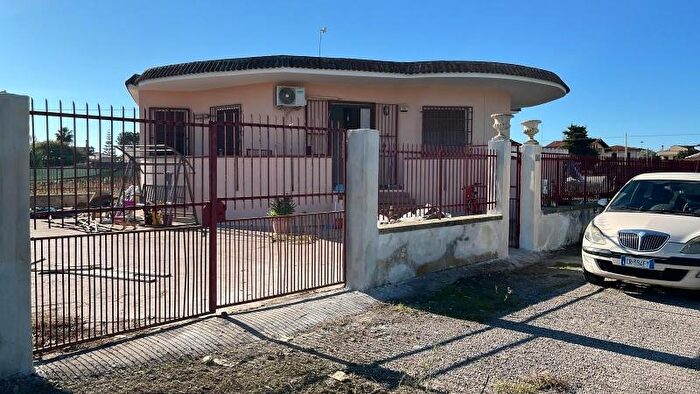 Casa quadrilocale in vendita in Castel Volturno