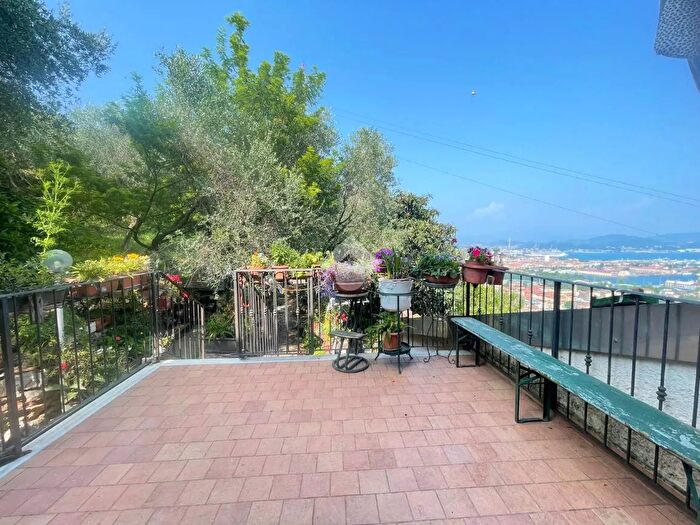 Appartamento con 6 locali in vendita in Via Vecchiora, La Spezia