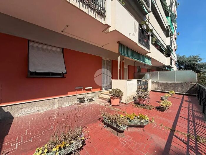 Appartamento con 6 locali in vendita in Via Luigi Rizzo, Genova