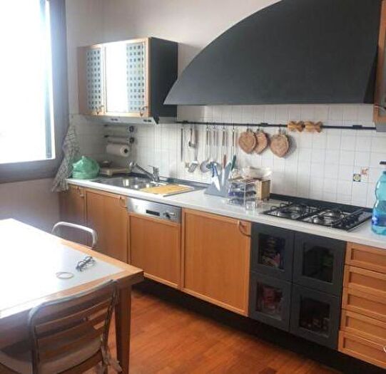 Appartamento con 6 locali in vendita in Viale Giosue Carducci, Conegliano