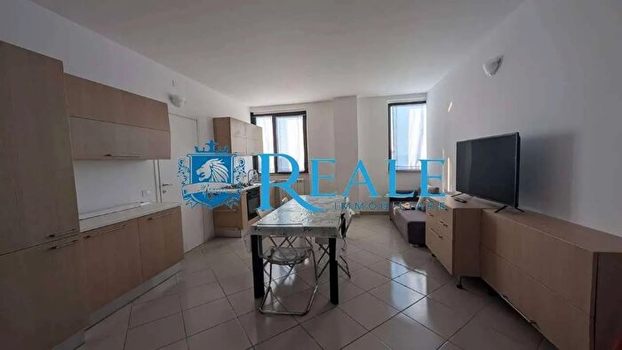 Appartamento con 6 locali in affitto in Viale Leonardo da Vinci Trezzano sul Naviglio, Trezzano Sul Naviglio