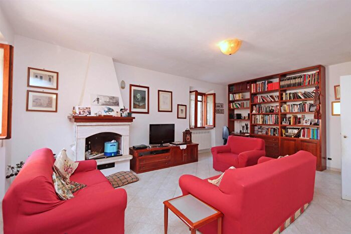 Casa con 7 locali in vendita in Via Borgo Vittorio Emanuele, Castiglione DOrcia