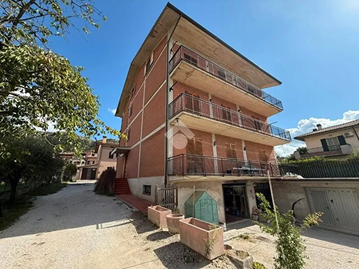 Appartamento con 5 locali in vendita in Via dei Prati, Gubbio