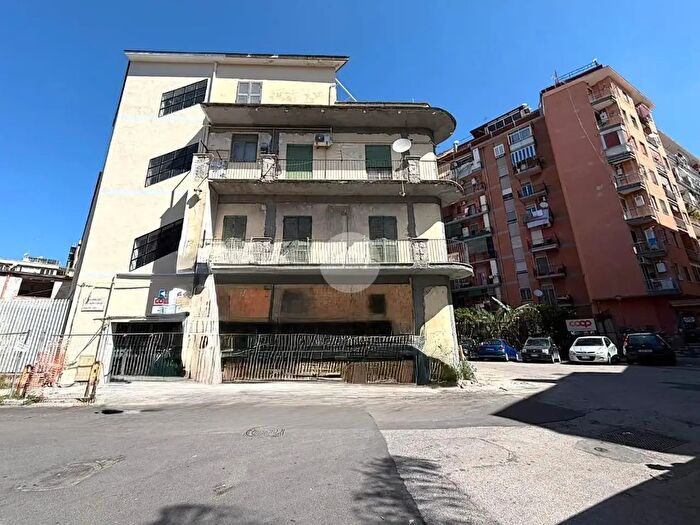 Appartamento bilocale in vendita in Viale Cavalleggeri d' Aosta, Napoli