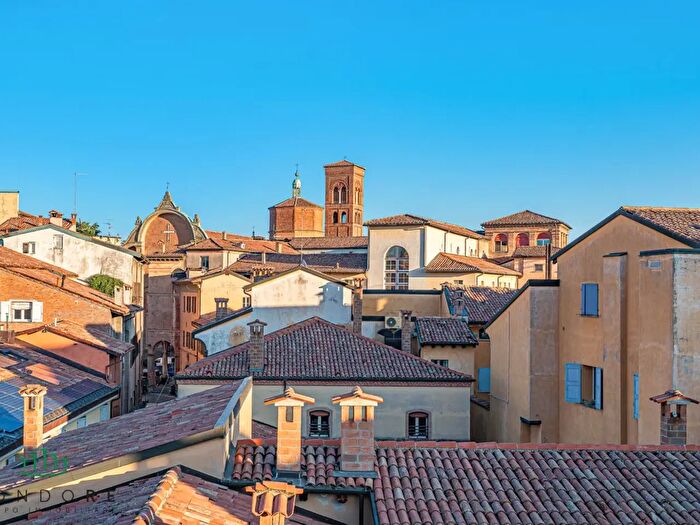 Appartamento con 8 locali in vendita in Via Castiglione, Bologna