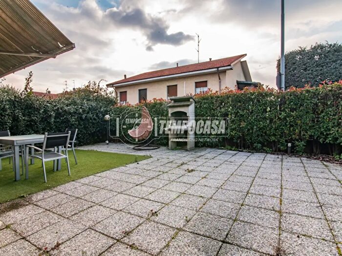 Casa quadrilocale in vendita in Via San Carlo a, Origgio