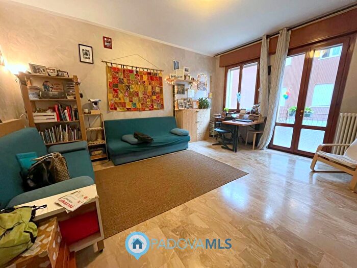 Appartamento trilocale in vendita in Via Donato Bramante, Padova
