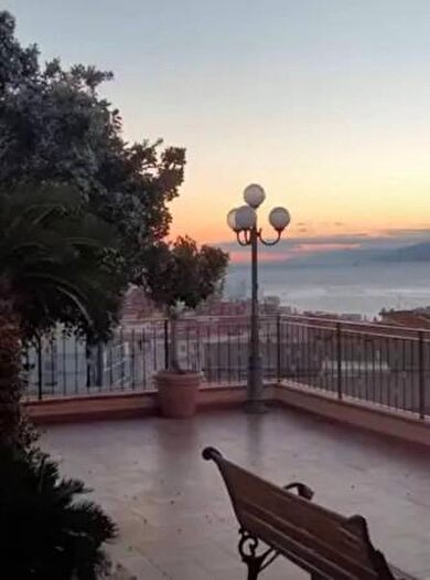 Appartamento con 6 locali in vendita in Via Garibaldini, Reggio Calabria