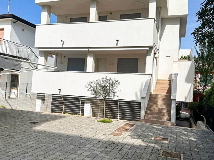 Appartamento trilocale in affitto in Via Andrea Bafile Accesso al Mare, Lido Centro Ovest, Jesolo