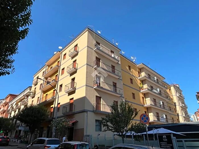 Appartamento quadrilocale in vendita in Via Carducci, Avellino