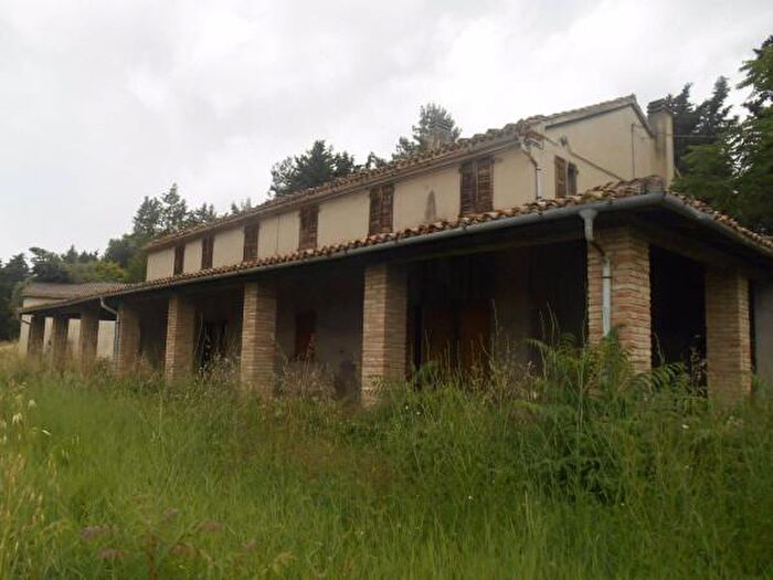 Casa con 6 locali in vendita in Martiri della Libertà, Jesi