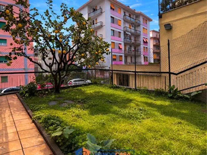 Appartamento con 5 locali in vendita in Via Francesco Mignone, Savona
