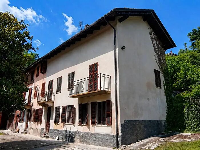 Casa con 8 locali in vendita in Via Principe Amedeo, Frinco