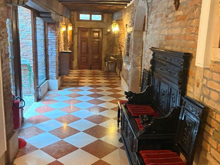 Appartamento con 9 locali in affitto in Calle Racchetta, Venezia
