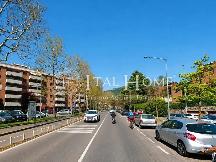 Appartamento trilocale in vendita in Via Lessona, Bergamo