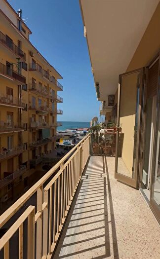 Appartamento con 5 locali in vendita in Salerno, Salerno