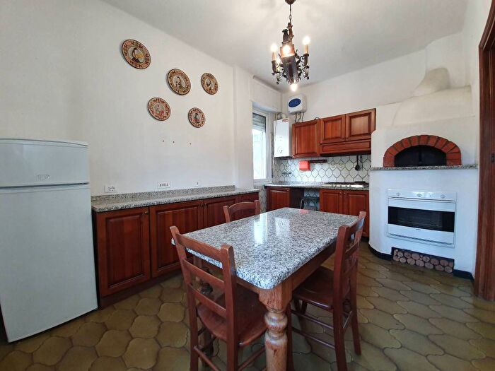 Appartamento con 5 locali in affitto in Via Sardorella, Bolzaneto, Genova