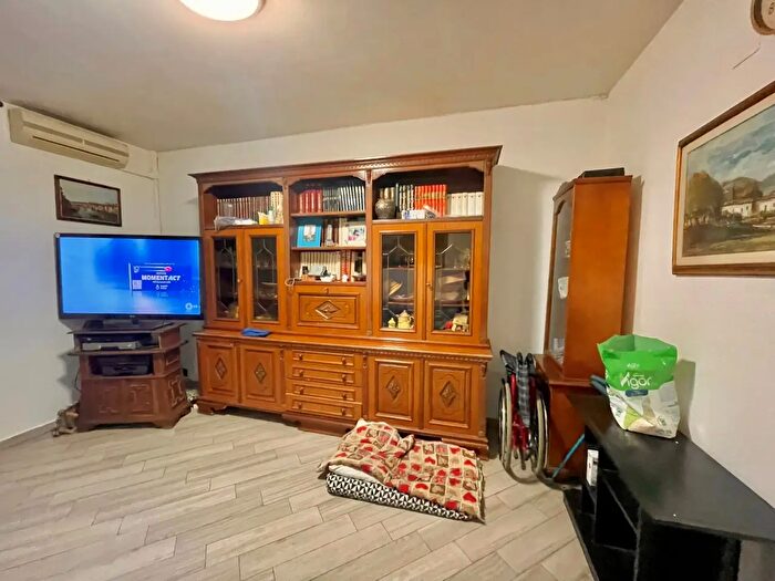 Appartamento con 5 locali in vendita in Via Massa, Firenze