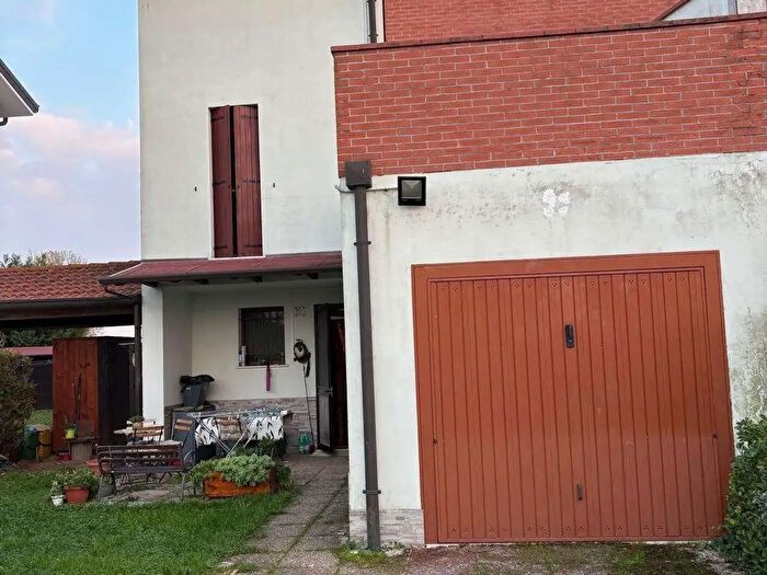 Casa con 6 locali in vendita in Via Ca Nove, Ferrara