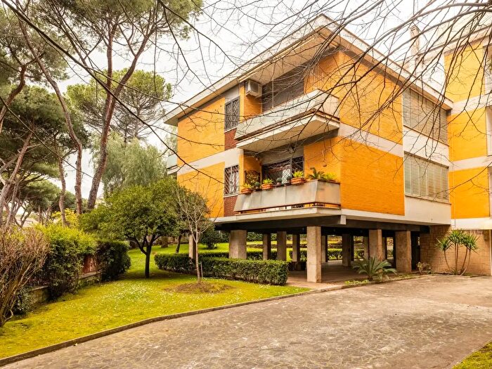 Appartamento quadrilocale in vendita in Via della Sierra Nevada, Roma