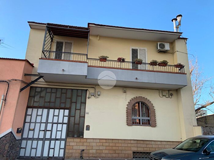 Appartamento trilocale in vendita in Via Argine, Napoli