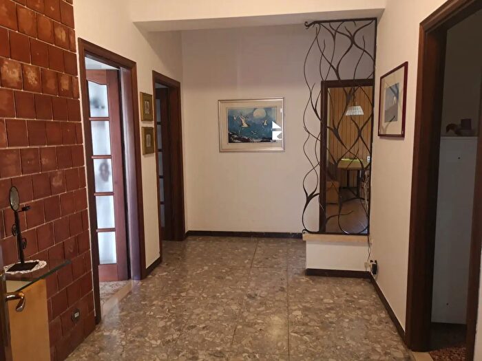 Appartamento con 6 locali in vendita in Via Ascoli Piceno, Ancona