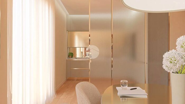 Appartamento quadrilocale in vendita in Via Vincenzo da Seregno, Milano