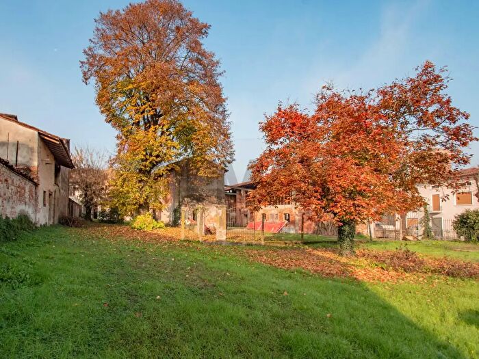 Casa con 8 locali in vendita in Via XX Settembre, Verolavecchia