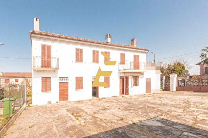 Casa con 5 locali in vendita in Via Favorita a, Suardi