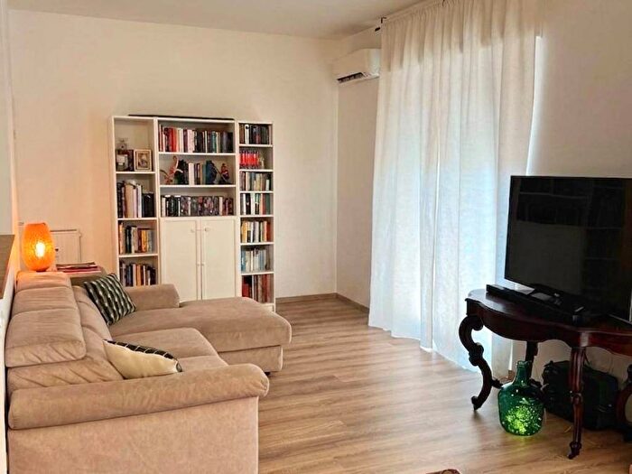 Appartamento con 6 locali in affitto in Via Emanuele Rambaldi, Centro Storico, Chiavari