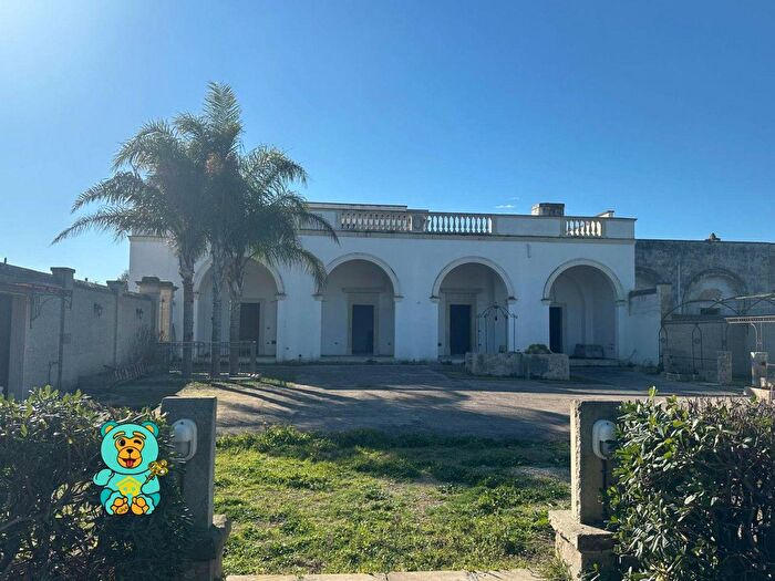 Casa con 8 locali in vendita in Novoli Le, Novoli