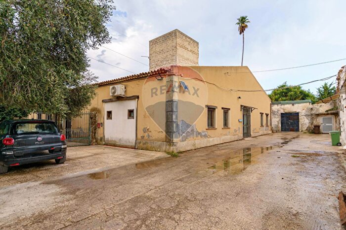 Casa con 7 locali in vendita in Ronco II a Viale Paolo Orsi, Siracusa