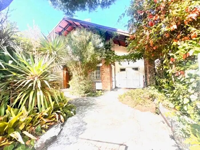 Casa con 6 locali in vendita in Riccione