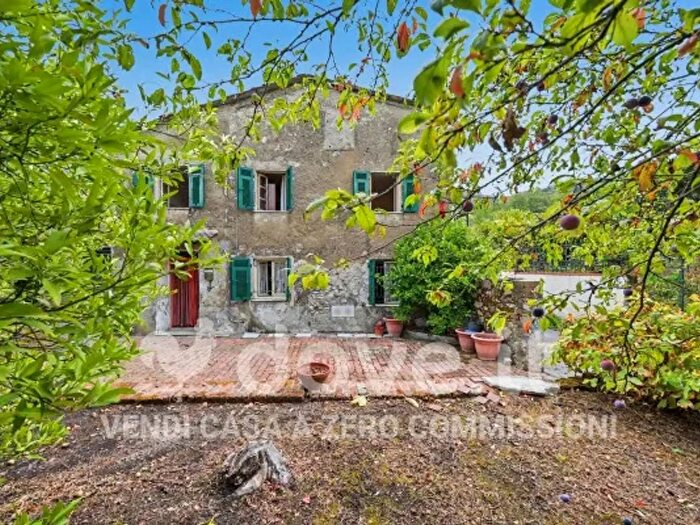 Casa quadrilocale in vendita in Via Colomba, Fosdinovo